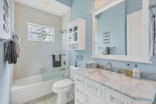 Shared bathroom with shower/tub combo