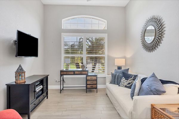 Dedicated work space with 43-inch Roku TV