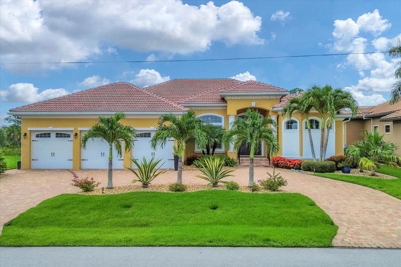 Stunning waterfront home with private pool & spa in historic Punta Gorda