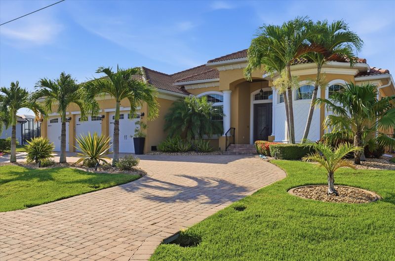 Stunning waterfront home with private pool & spa in historic Punta Gorda