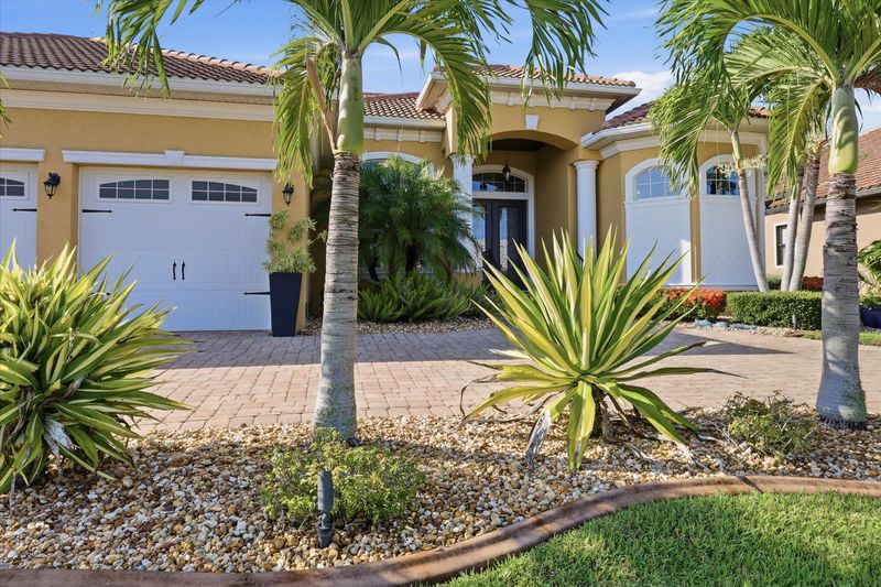 Stunning waterfront home with private pool & spa in historic Punta Gorda