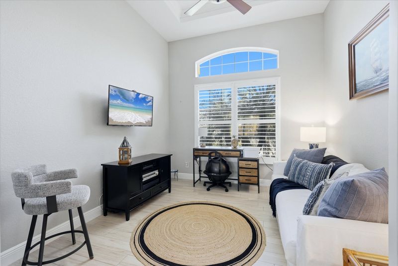 Dedicated work space with 43-inch Roku TV