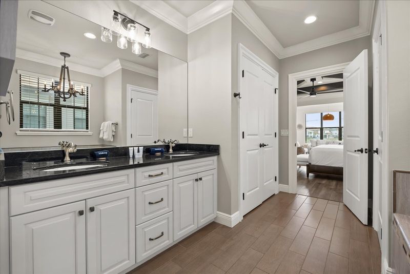 The en-suite bathroom has a walk-in shower