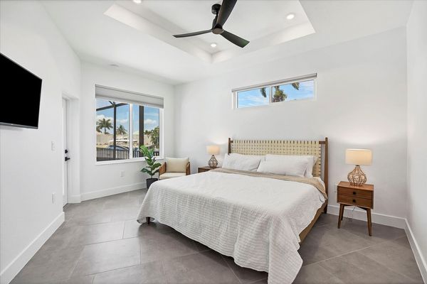 Primary bedroom with king bed, lanai Access, en suite, and 40-inch Smart TV