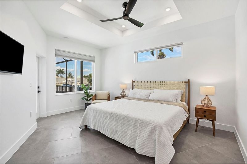 Primary bedroom with king bed, lanai Access, en suite, and 40-inch Smart TV