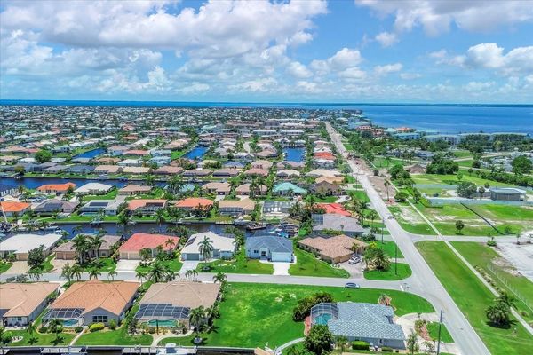 Beautiful brand new Punta Gorda pool home with water view
