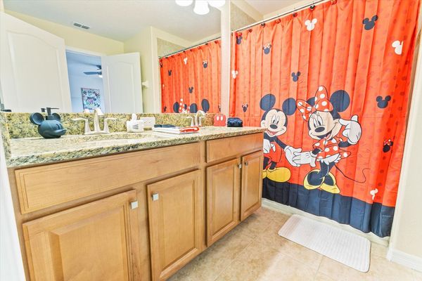 Master King Bathroom 3, Upstairs
Tub/Shower Combo