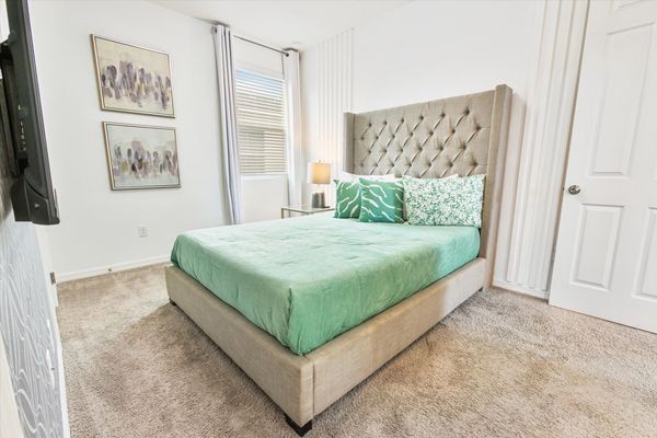 Queen Suite Bedroom 2, Upstairs
Attached Bathroom