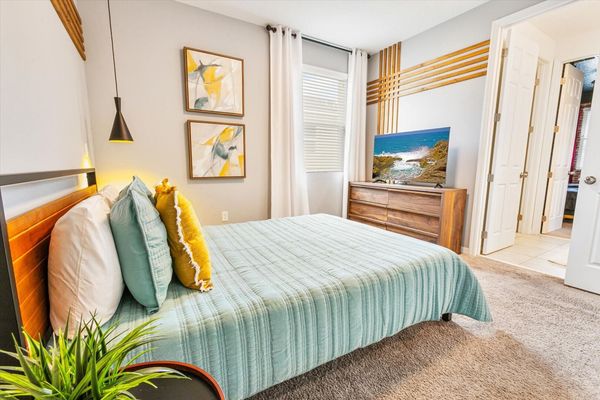 Queen Bedroom 3 (Angle)
50" Roku TV