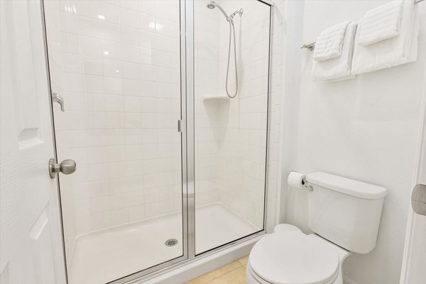 Jack N Jill Bathroom 4 (Angle)
Shower