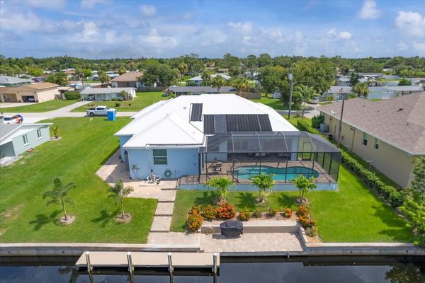 Gorgeous Englewood Waterfront Home With Private Pool (Boat lift not available)