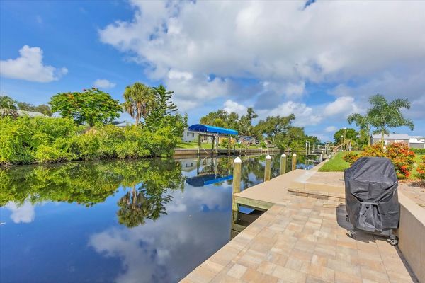 Boat dock size: 30' x 4' (Boat lift not available)