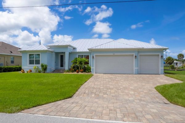 Gorgeous Englewood Waterfront Home With Private Pool