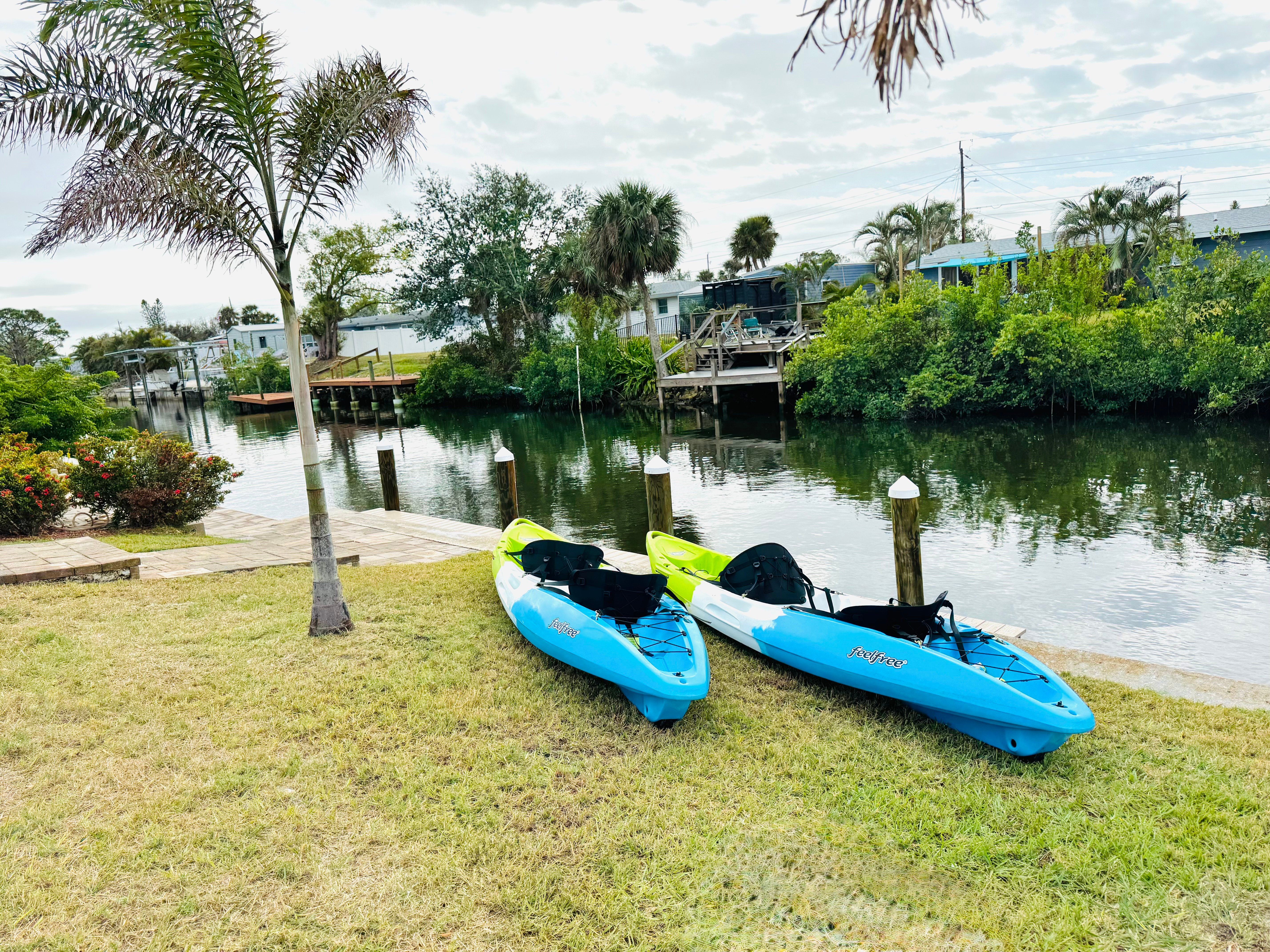 Complimentary kayaks (Boat lift not available)