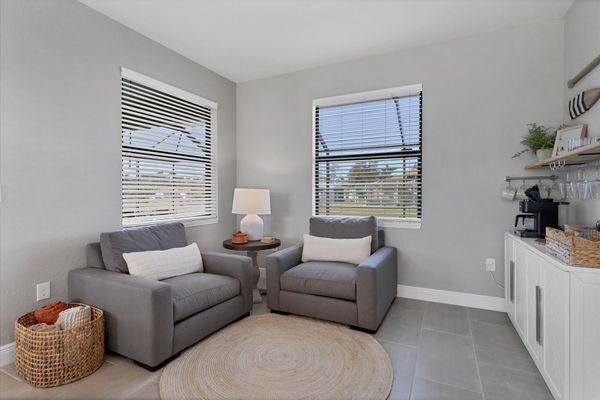 Kitchen nook / coffee bar area