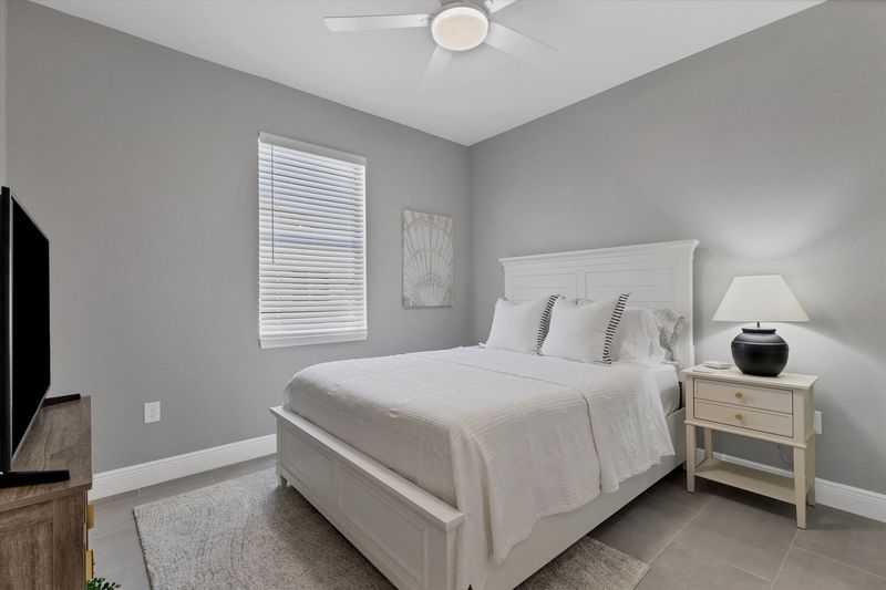 Guest bedroom 1 with queen bed