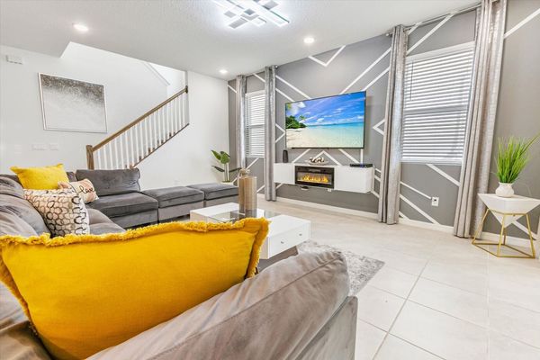 Living Room
70" Smart TV