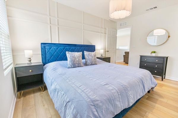 King Bedroom 2, Upstairs
Shared Bathroom