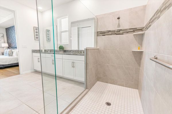 Master King Bathroom 1 (Angle)
Shower