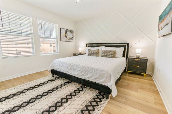 King Bedroom 5, Upstairs
Shared Bathroom