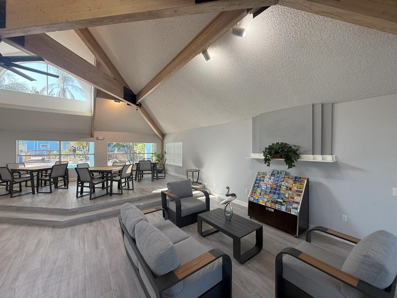 Club House (Angle)