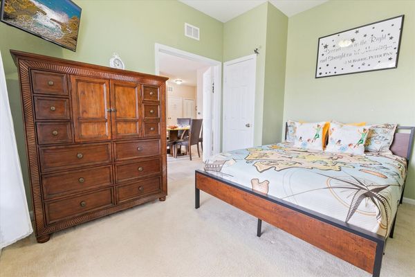 Queen Bedroom 2
32" Roku TV
Peter pan Theme