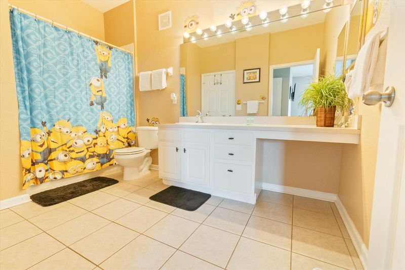 Shared Bathroom 2
Tub/ Shower Combo