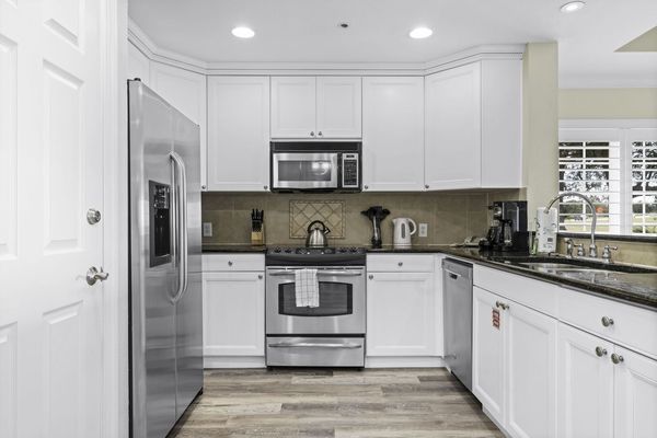 This dream kitchen will certainly be a favorite for those who love to cook