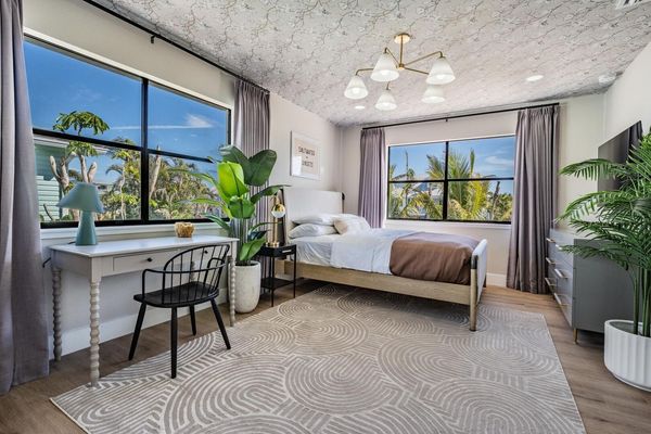 Bedroom 2 (Queen Bed)