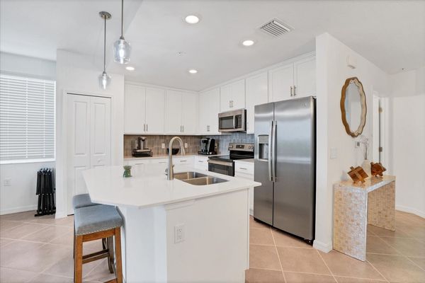 Bright, fully-equipped kitchen. Kitchen island seats 2