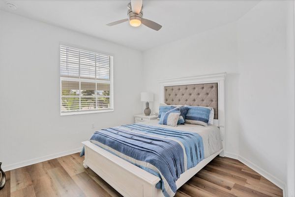 Guest bedroom 2 with queen bed