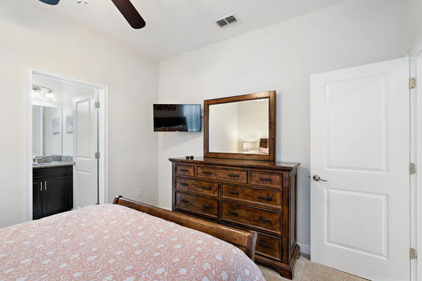 Queen Suite Bedroom 2 (Angle) 32" TV