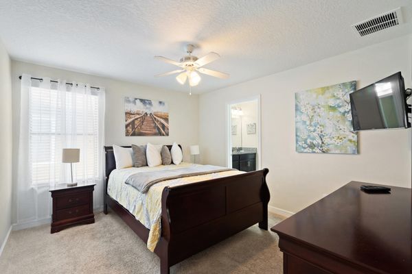 Queen Bedroom 5, Upstairs Shared Bathroom