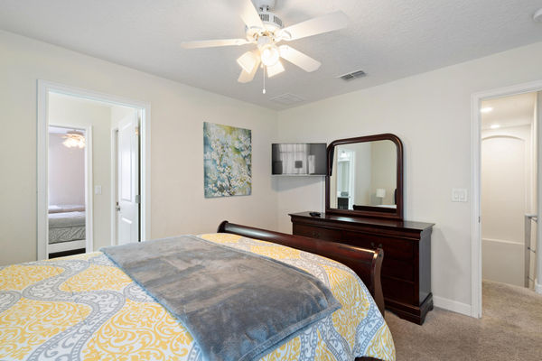 Queen Bedroom 5 (Angle) 32" TV