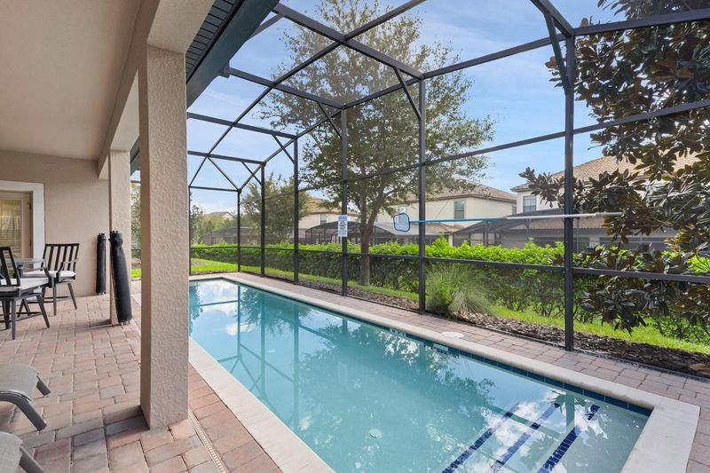 Patio (Angle)