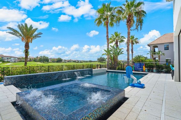 Glass Tiled Vanishing Edge Sauna