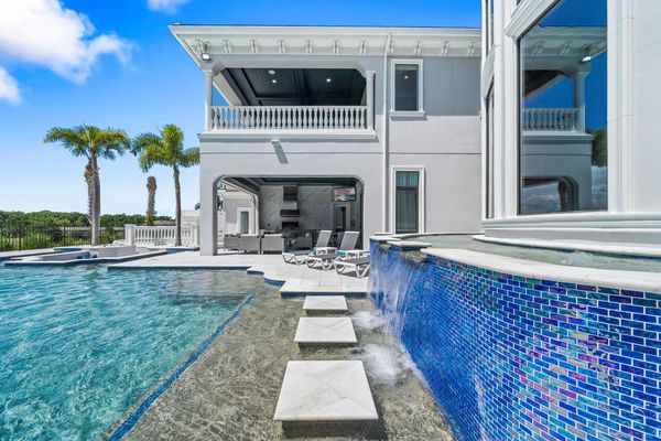 Lounge in the Florida sun and enjoy your relaxing days after the parks