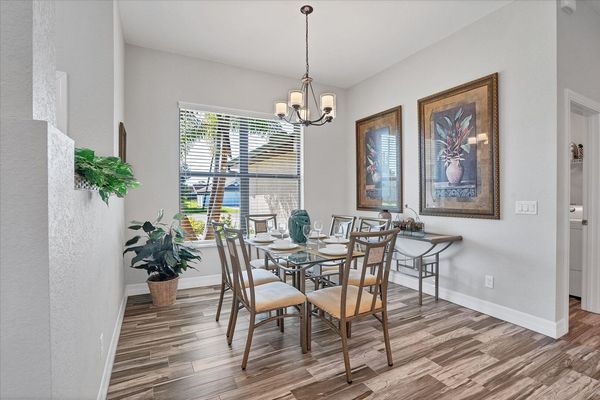 Lovely dining room. Dining table seats 6