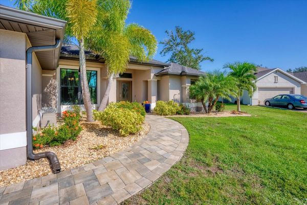 Gorgeous 3 bedroom, 2 bathroom home in Punta Gorda with private pool and spa