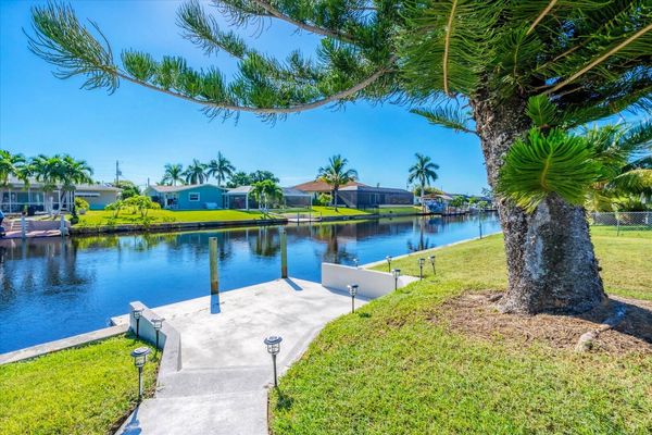 Path leading to dock. Dock size: 15' x 14' (Boat lift not available)
