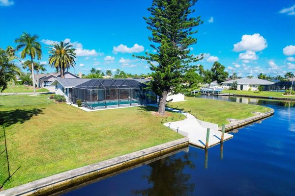 Beautiful 3 bedroom, 2 bathroom waterfront Cape Coral home with private pool (Boat lift not available)