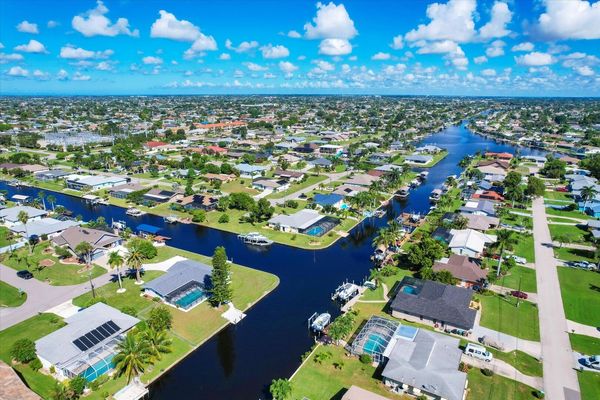 Beautiful 3 bedroom, 2 bathroom waterfront Cape Coral home with private pool (Boat lift not available)