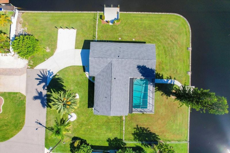 Beautiful 3 bedroom, 2 bathroom waterfront Cape Coral home with private pool - Boat Dock is NOT available