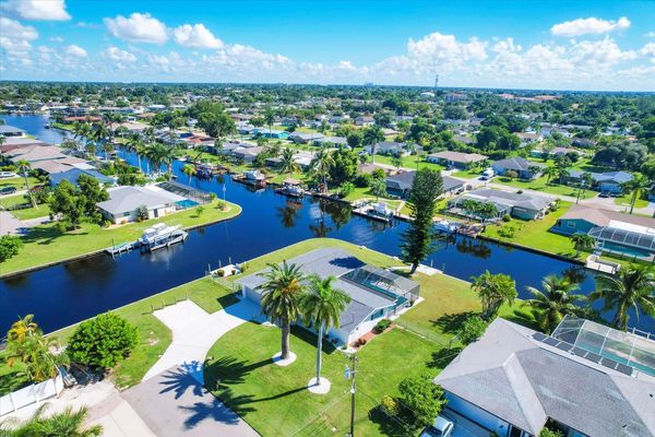 Beautiful 3 bedroom, 2 bathroom waterfront Cape Coral home with private pool (Boat lift not available)