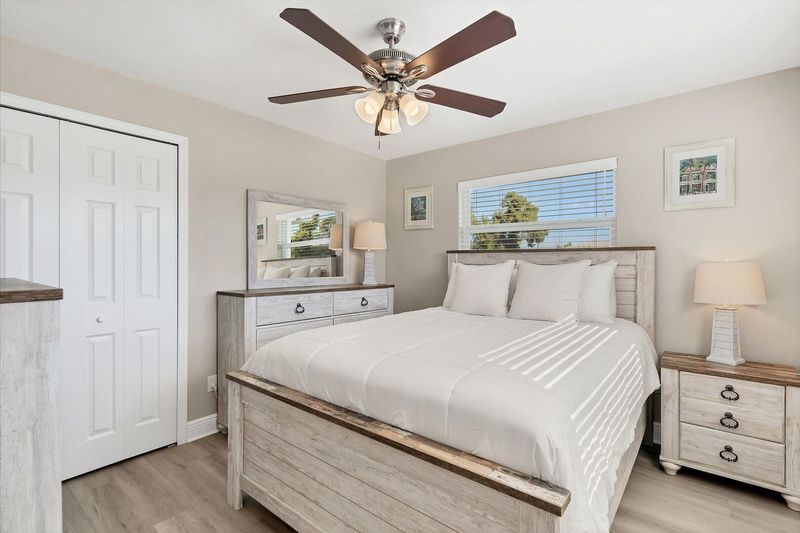 Guest bedroom 2 with queen bed