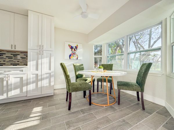 Kitchen nook over looking the canal. Kitchen table seats 4
