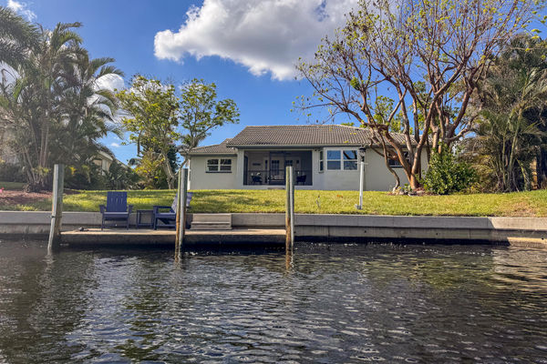 Beautiful 3 bedroom, 2 bathroom waterfront home in Punta Gorda (Boat lift not available)