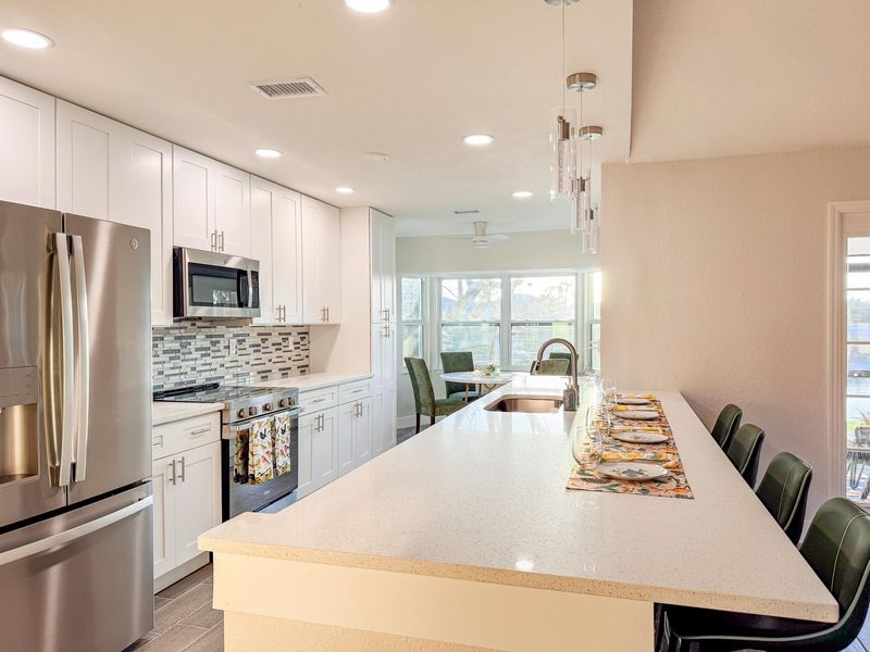 Bright, open, fully-equipped kitchen. Kitchen table seats 4 with the kitchen island seating an additional 4