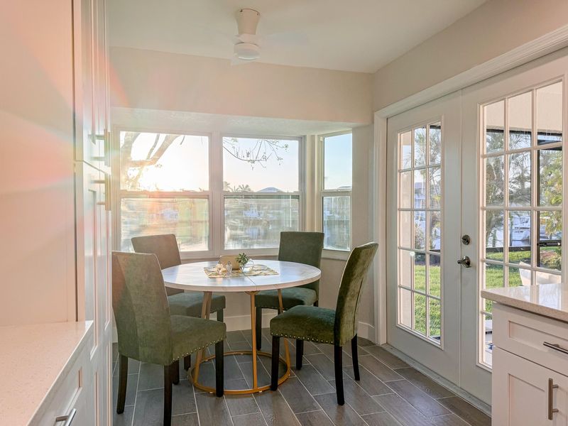 Kitchen nook over looking the canal. Kitchen table seats 4