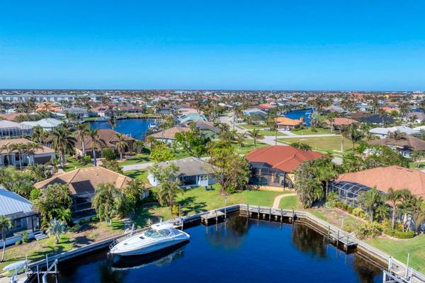 Beautiful 3 bedroom, 2 bathroom waterfront home in Punta Gorda (Boat lift not available)